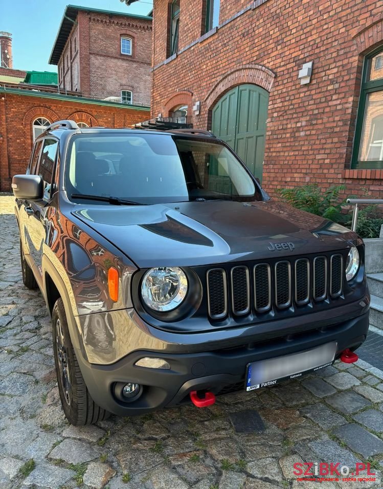2017' Jeep Renegade photo #2
