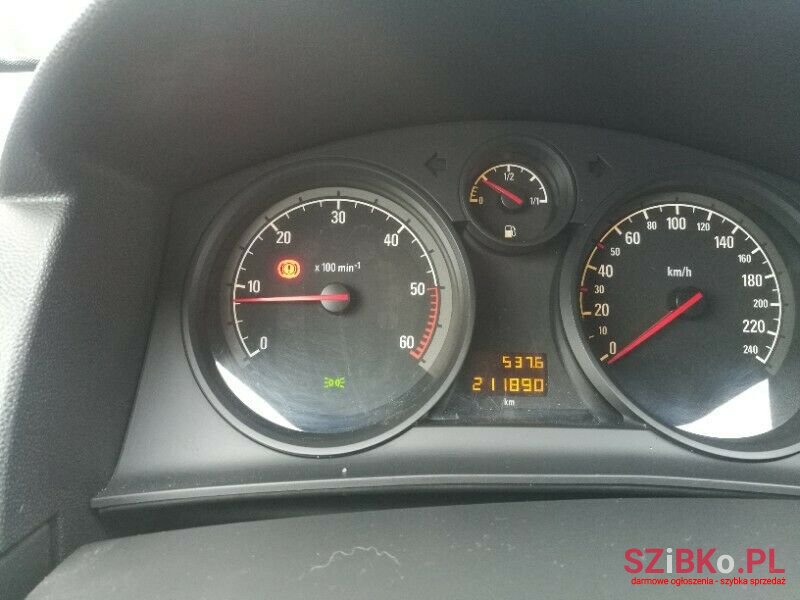 2011' Opel Astra photo #3