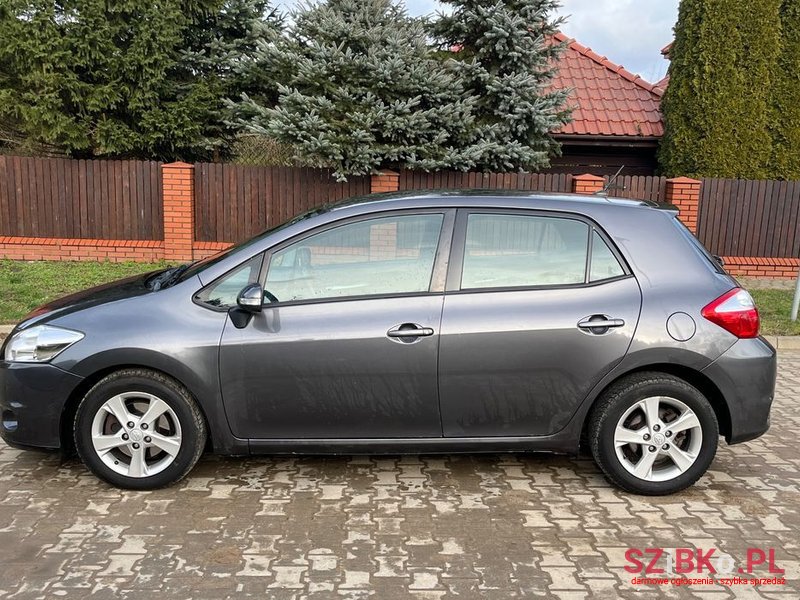 2011' Toyota Auris 2.0 D-4D photo #2