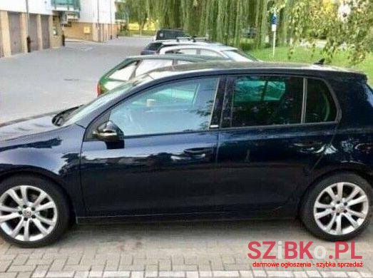 2011' Volkswagen Golf photo #1