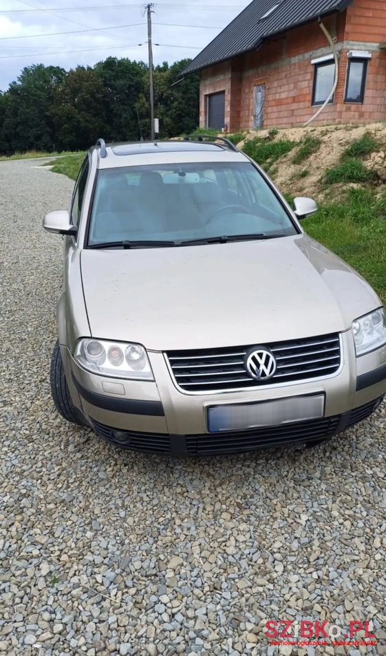 2004' Volkswagen Passat photo #1