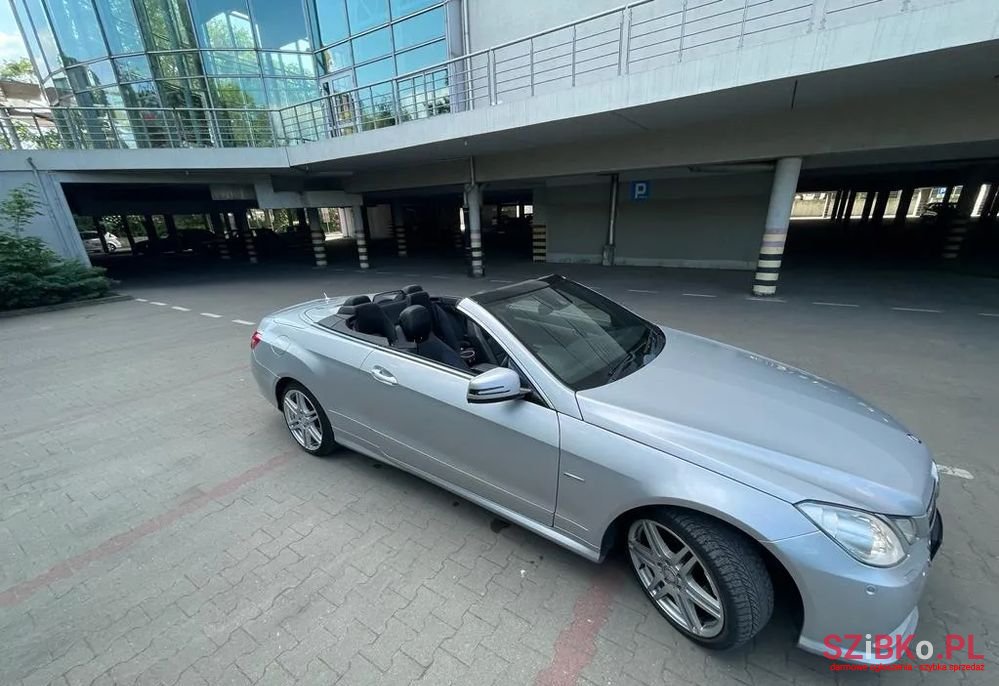 2011' Mercedes-Benz E-Class photo #1