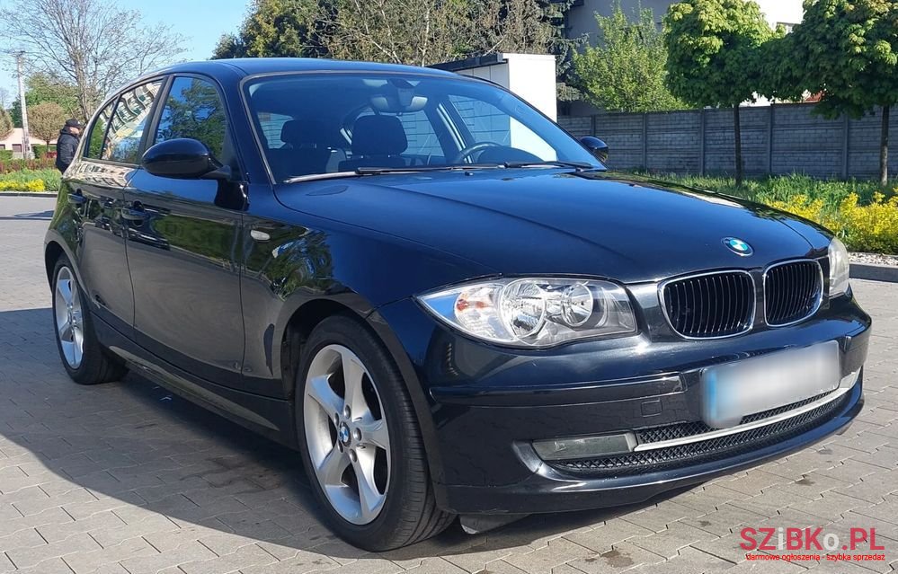 2009' BMW 1 Series 116I photo #3