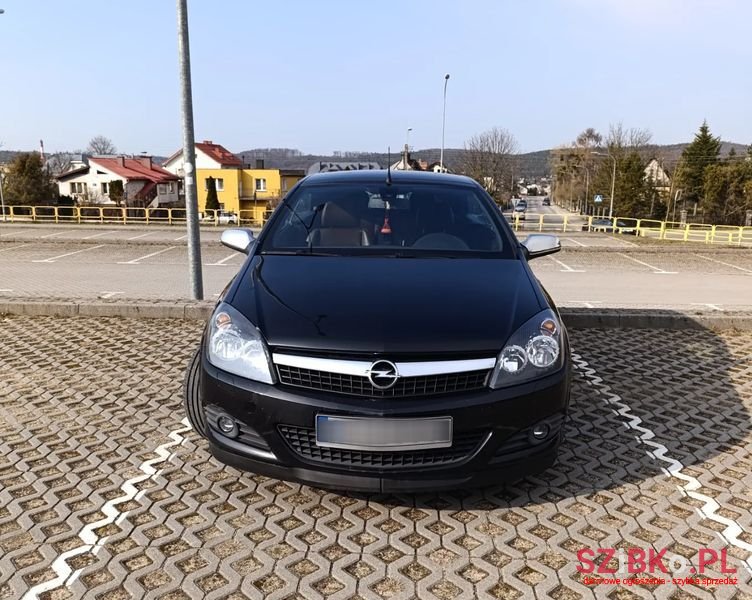 2007' Opel Astra Twintop photo #3