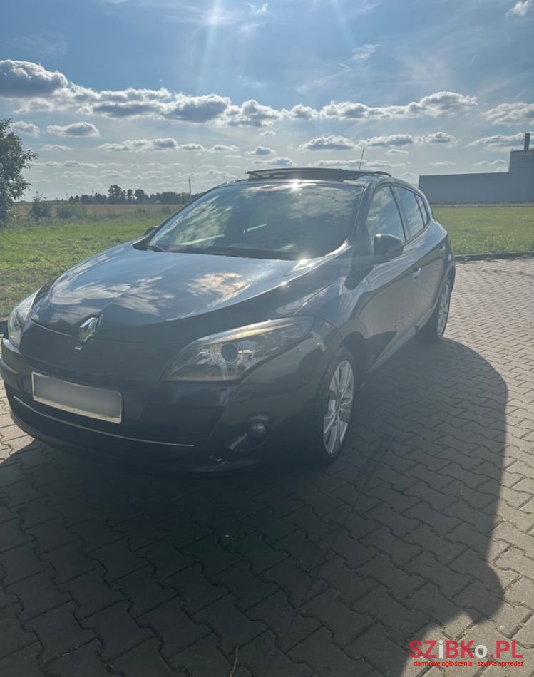 2011' Renault Megane photo #3