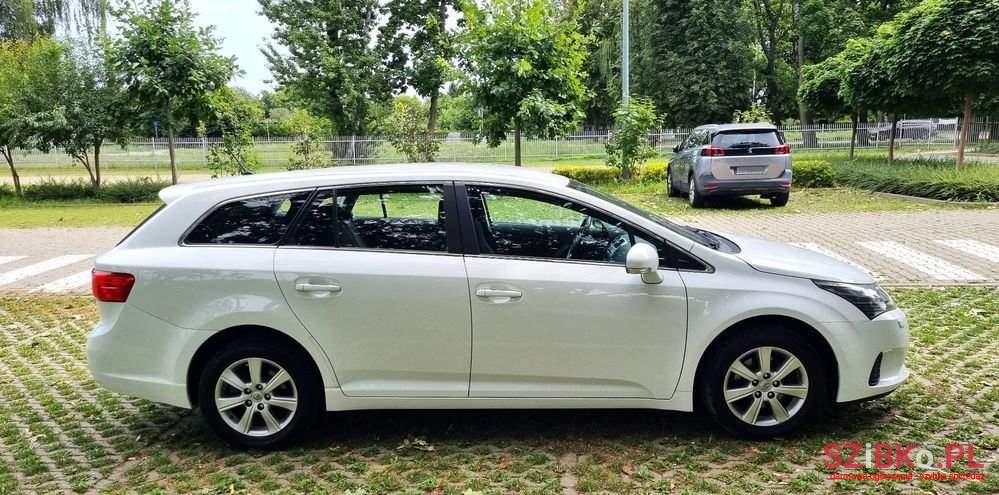 2015' Toyota Avensis Combi 1.6 Edition photo #3