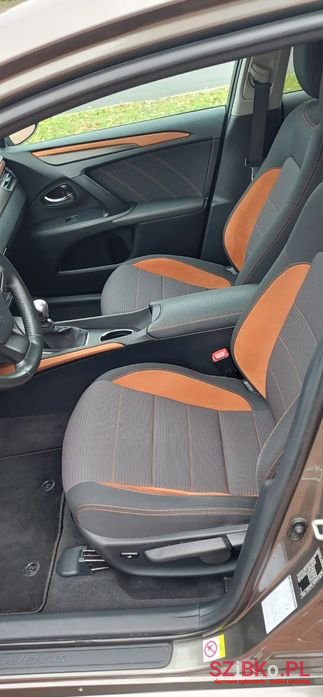 2018' Toyota Avensis photo #6