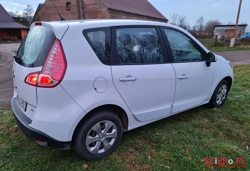 2010' Renault Scenic photo #5