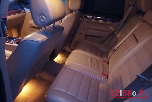 2004' Volkswagen Touareg photo #3