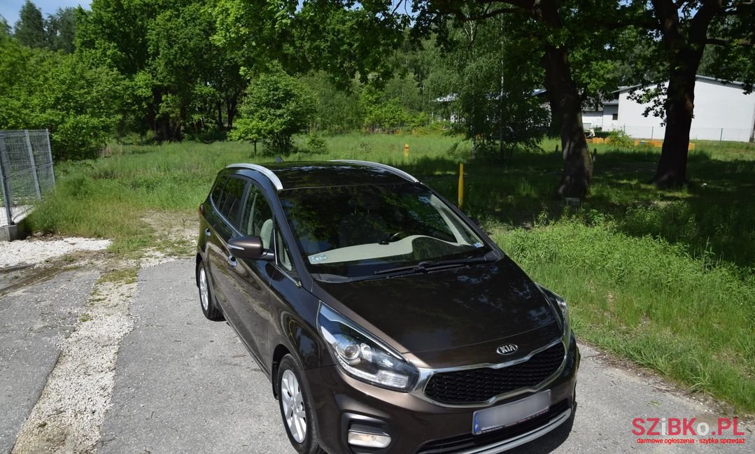 2017' Kia Carens photo #3