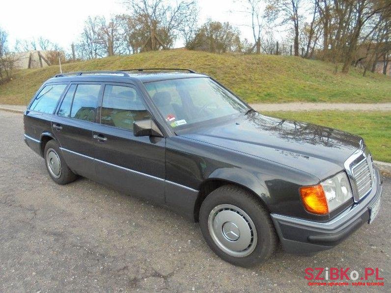 1994' Mercedes-Benz 124 photo #2