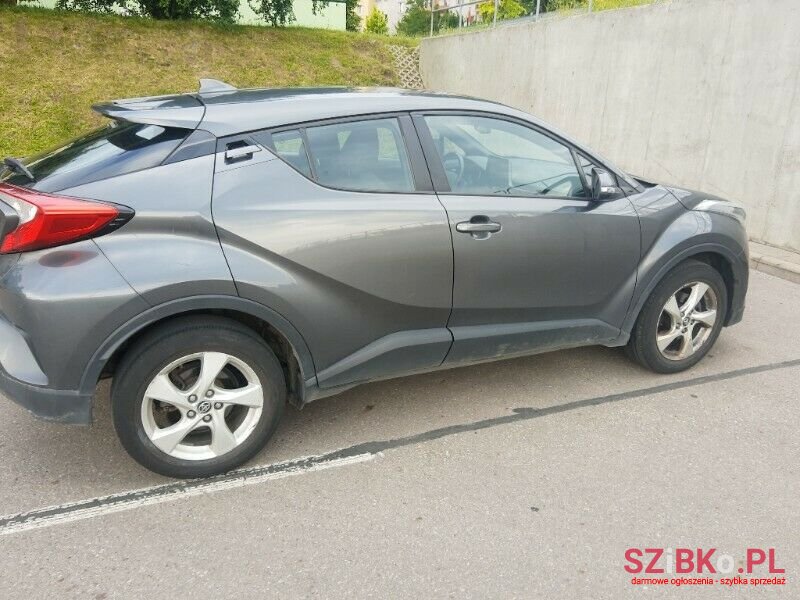 2016' Toyota C-HR photo #3
