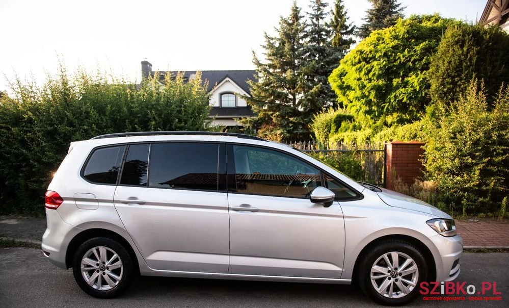 2021' Volkswagen Touran photo #4