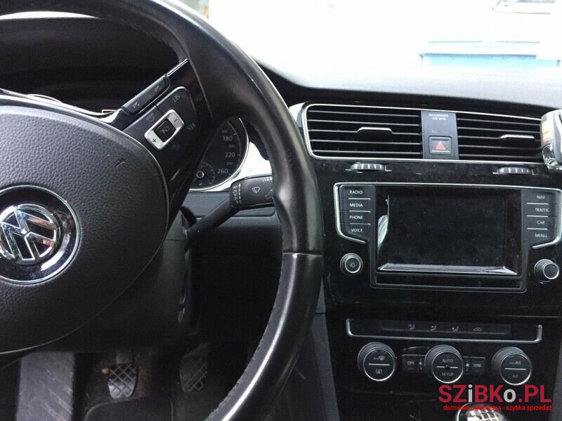 2014' Volkswagen Golf photo #3