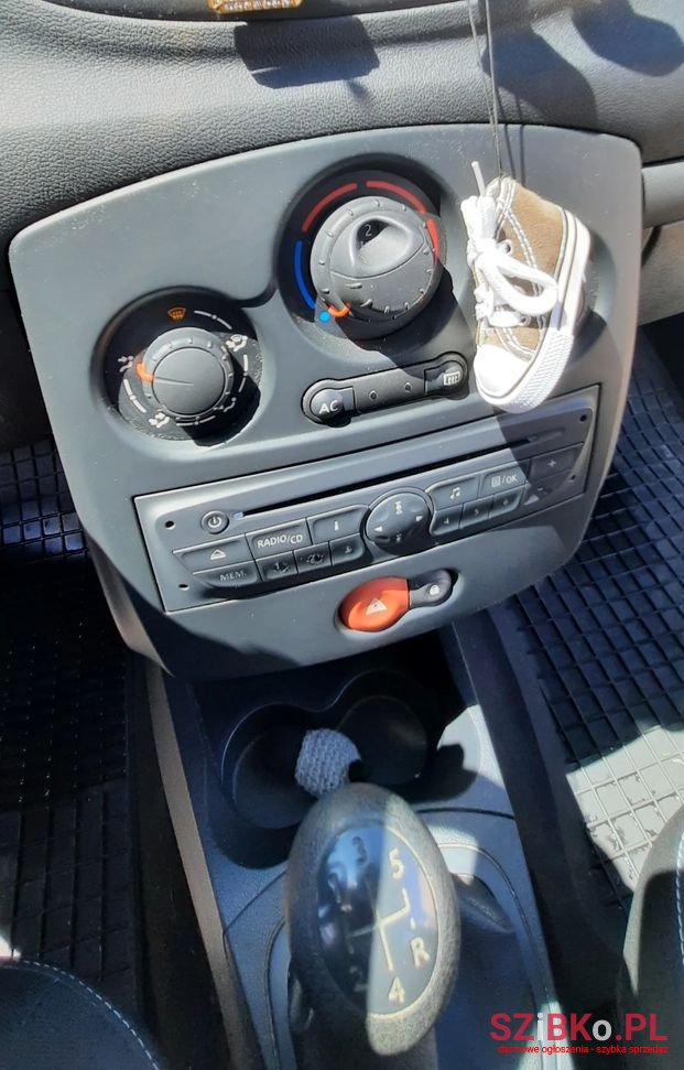 2013' Renault Clio photo #3