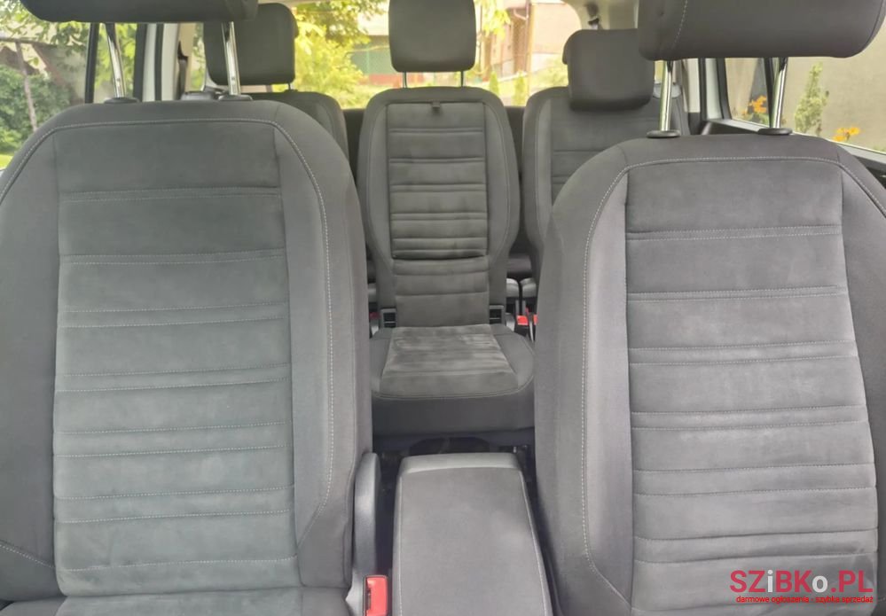 2017' Volkswagen Touran photo #3