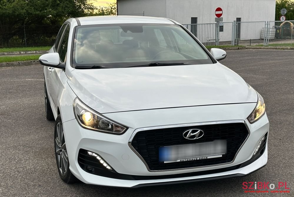 2020' Hyundai i30 1.6 Crdi Intro photo #1
