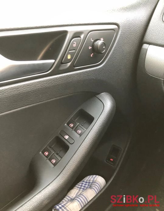 2016' Volkswagen Jetta photo #3