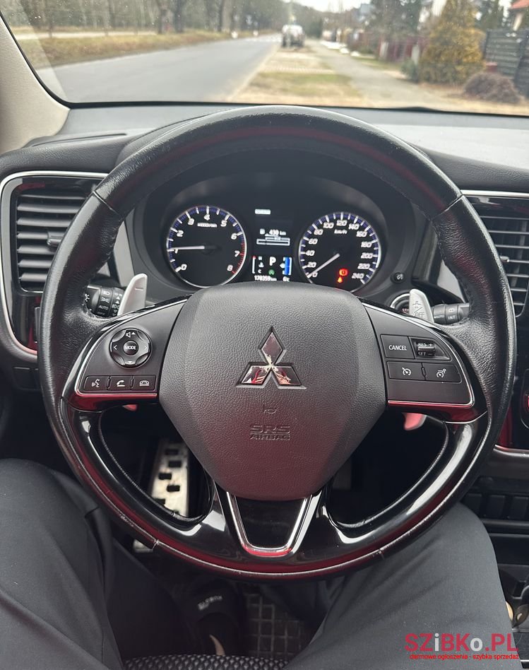 2016' Mitsubishi Outlander 2.0 Instyle + 4Wd Cvt photo #5