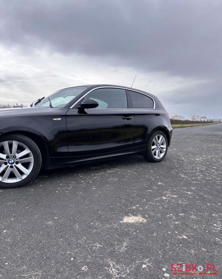 2009' BMW 1 Series photo #2