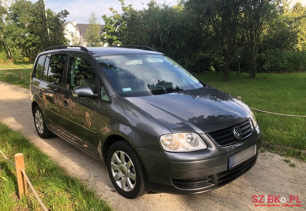 2005' Volkswagen Touran photo #2