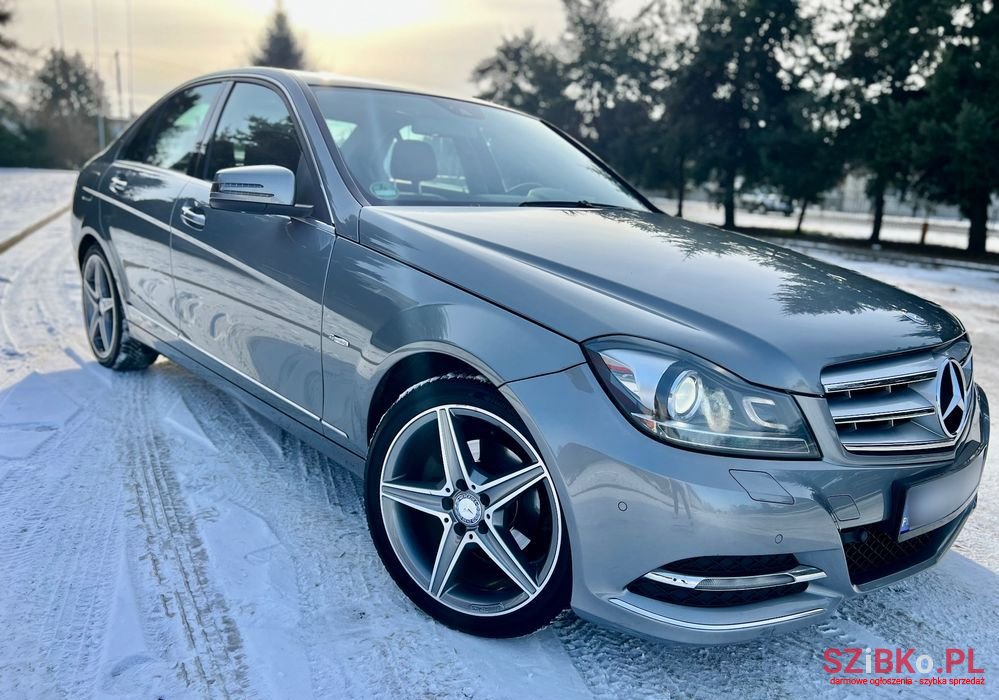 2011' Mercedes-Benz C-Class photo #2