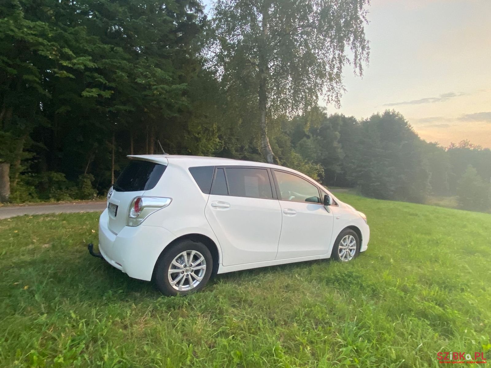 2011' Toyota Verso photo #4