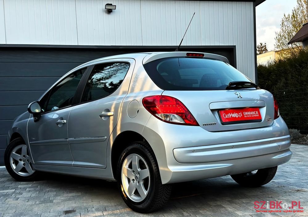 2012' Peugeot 207 95 Vti Forever photo #3