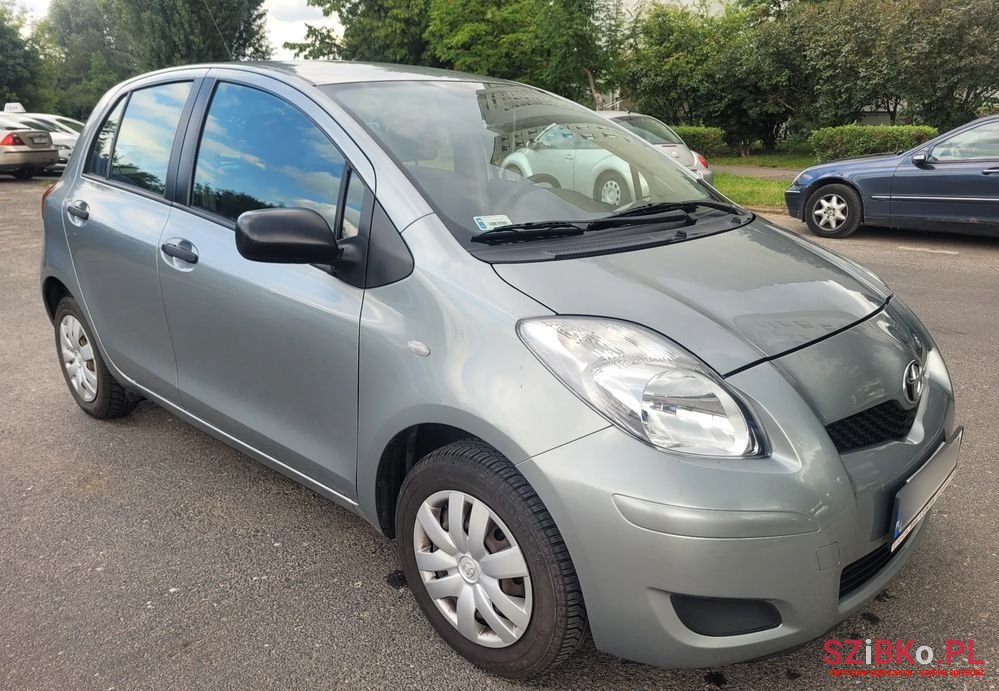 2011' Toyota Yaris 1.0 Luna photo #3