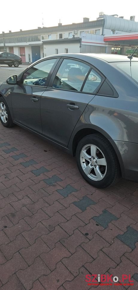 2011' Chevrolet Cruze photo #3