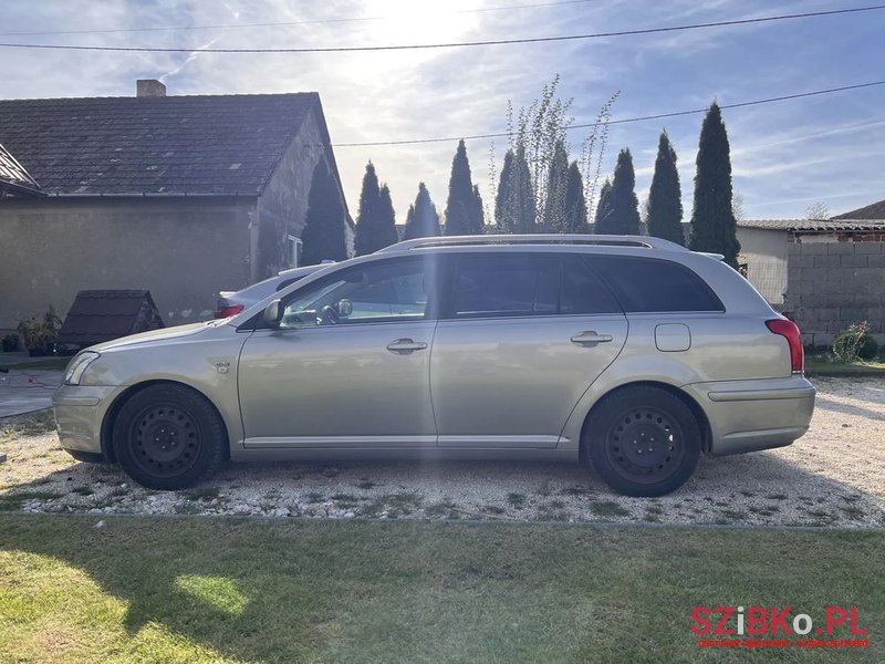 2004' Toyota Avensis 2.0 D-4D Combi photo #2