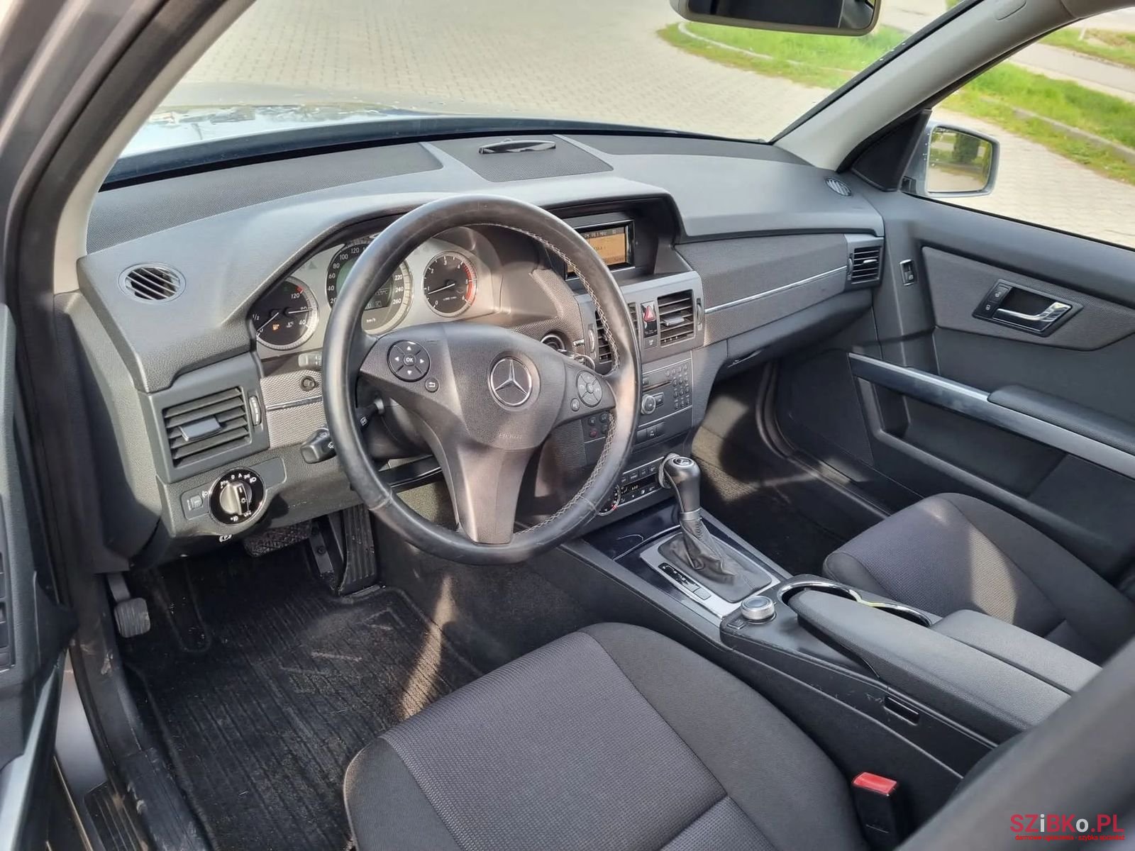 2010' Mercedes-Benz GLK photo #5