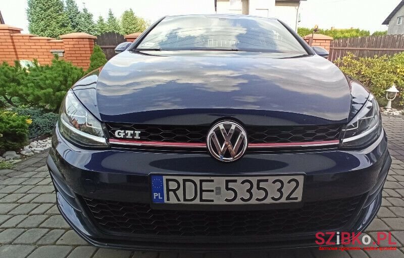 2018' Volkswagen Golf photo #3