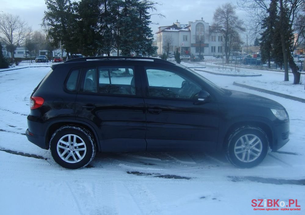 2010' Volkswagen Tiguan photo #5