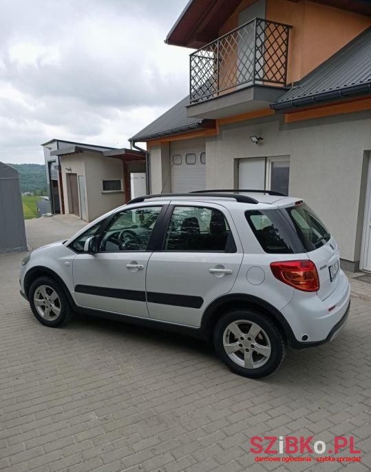 2012' Suzuki SX4 photo #3