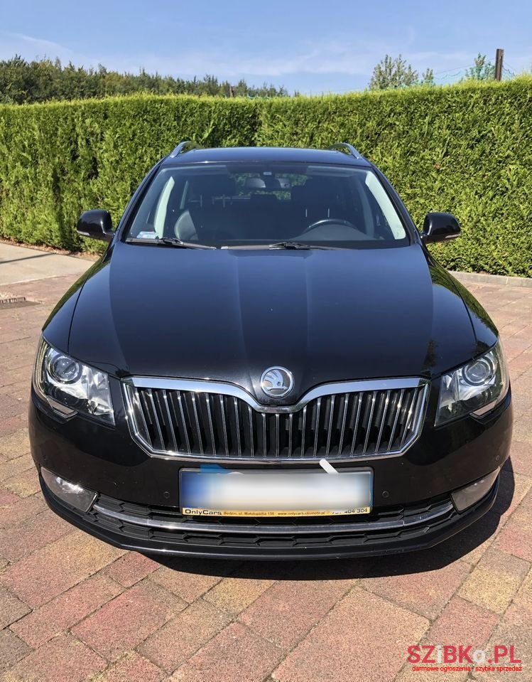 2013' Skoda Superb photo #2