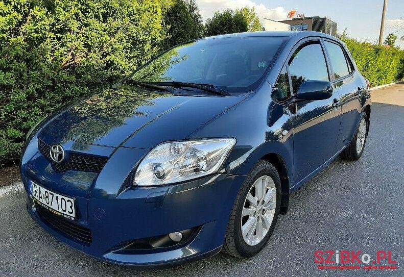 2007' Toyota Auris photo #1
