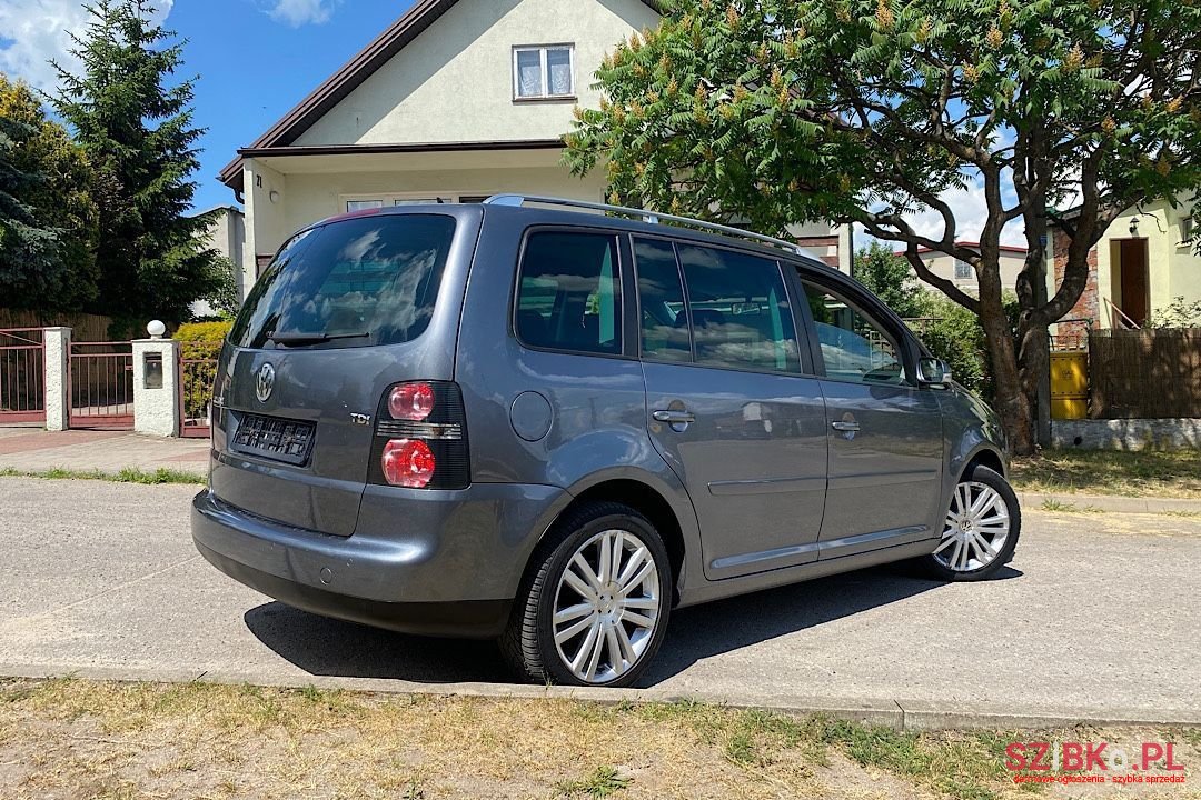 2006' Volkswagen Touran photo #5