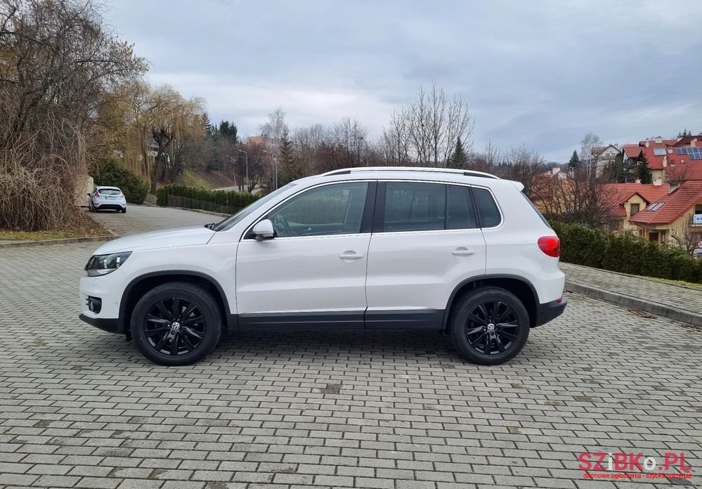 2012' Volkswagen Tiguan photo #6