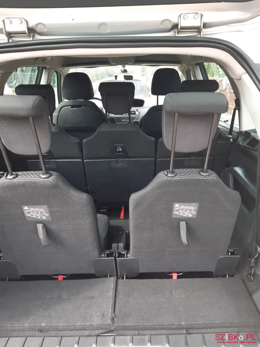 2010' Citroen C4 Picasso photo #6