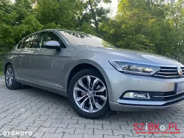 2017' Volkswagen Passat photo #3