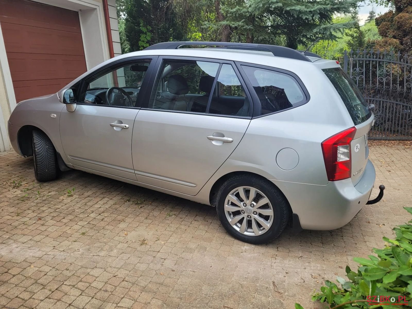 2009' Kia Carens photo #2