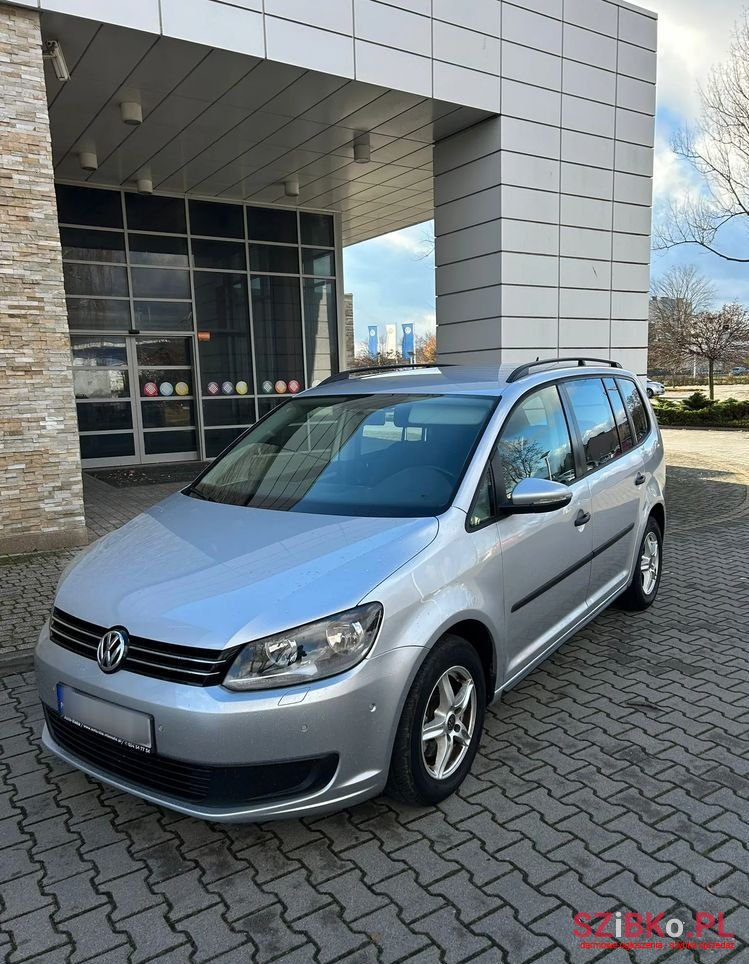2011' Volkswagen Touran photo #1