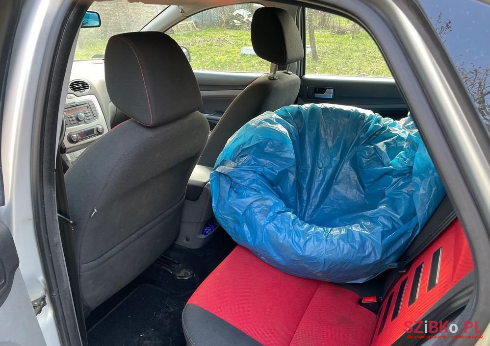 2010' Ford Focus photo #3