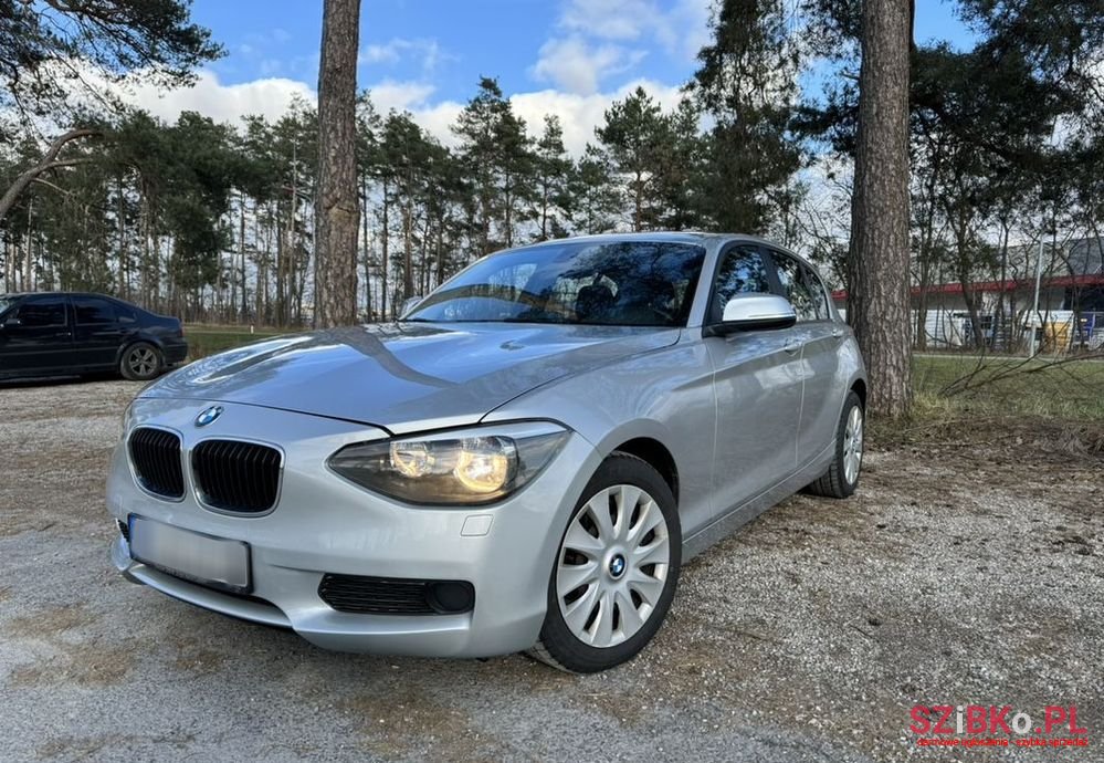 2012' BMW 1 Series 116I photo #2