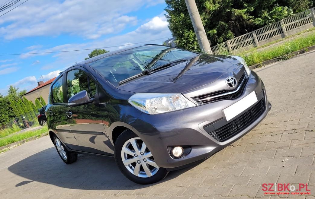 2013' Toyota Yaris photo #2