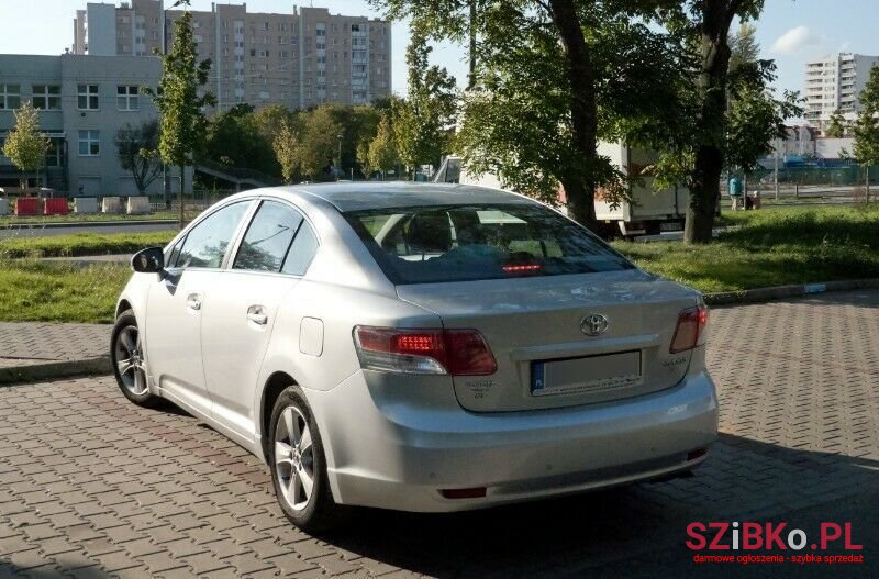 2011' Toyota Avensis photo #2