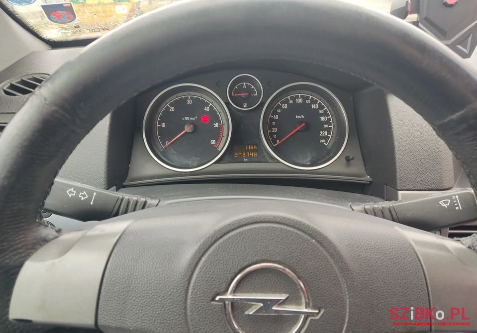 2005' Opel Astra photo #3