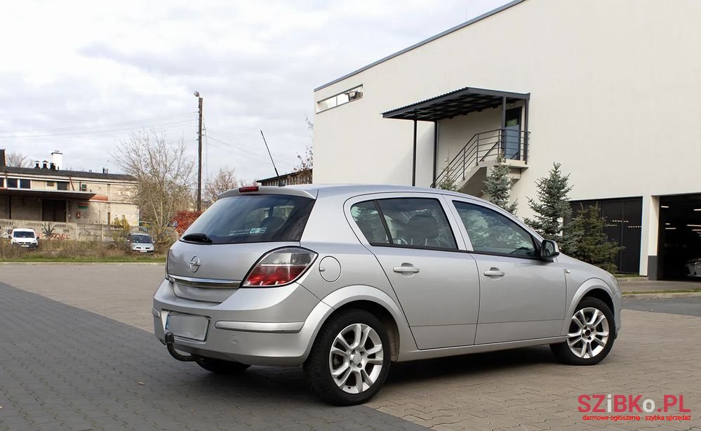 2010' Opel Astra photo #4