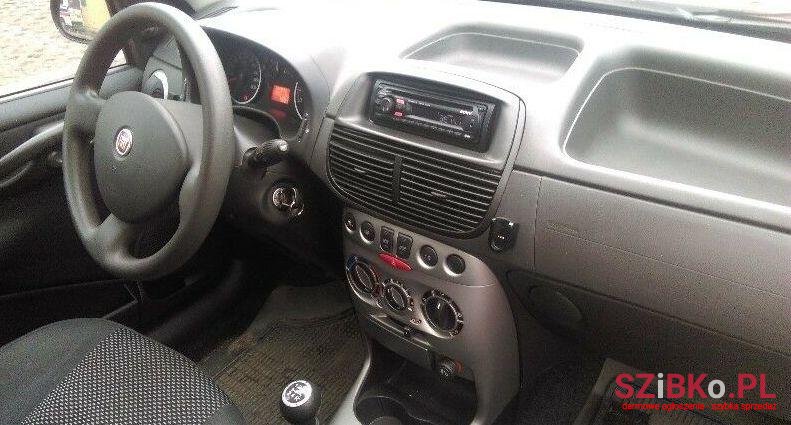 2009' Fiat Punto photo #2